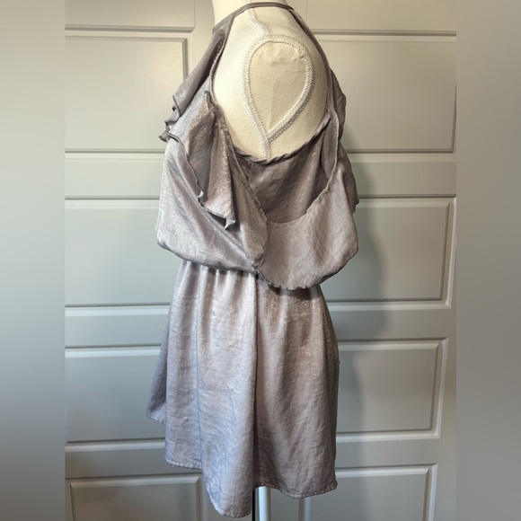 Charlotte Russe SM Silver Gray Shimmer Fringe Halter Neck Cold Shoulder Romper - Picture 4 of 7